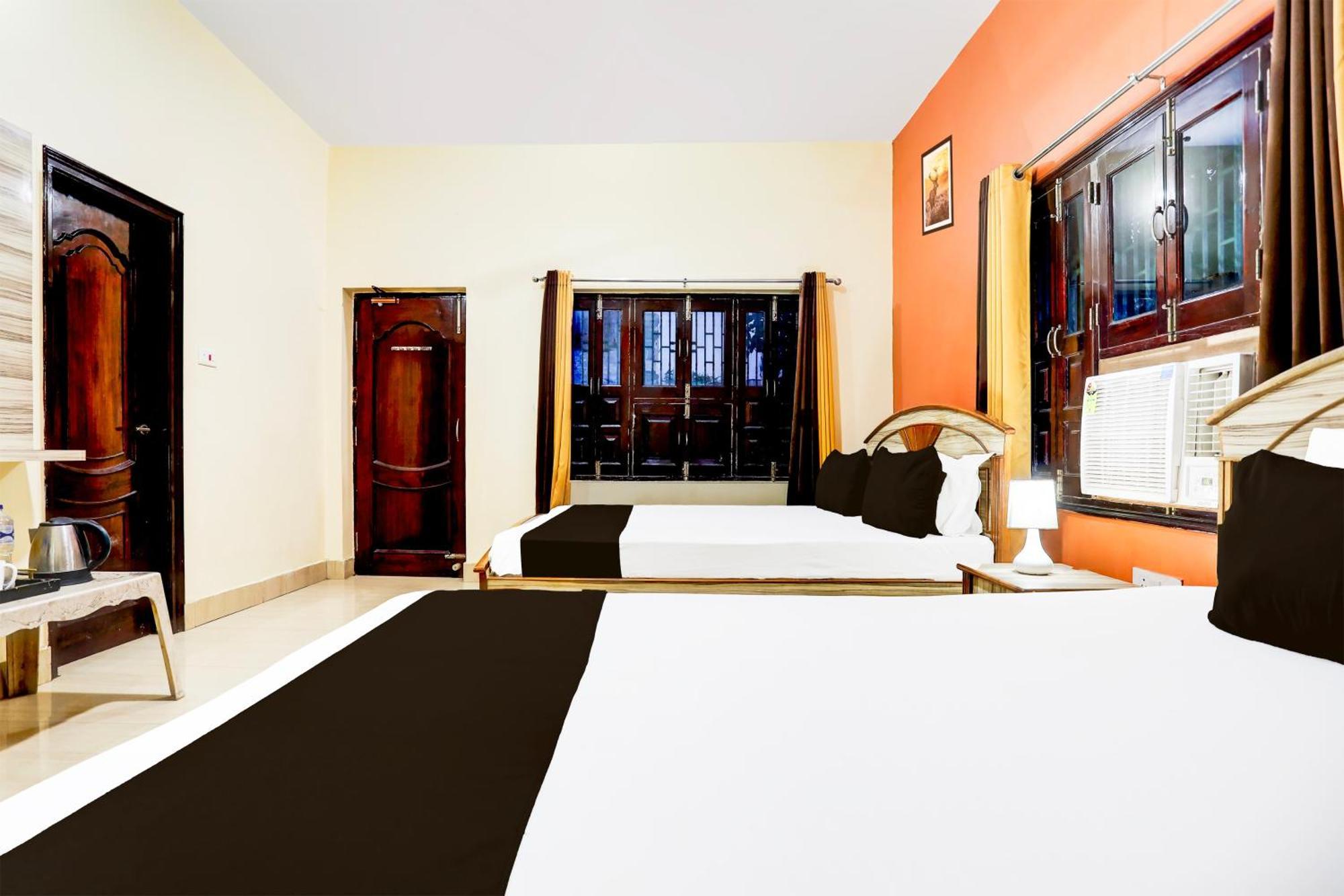 Hotel O R B Palace Varanasi Exteriör bild