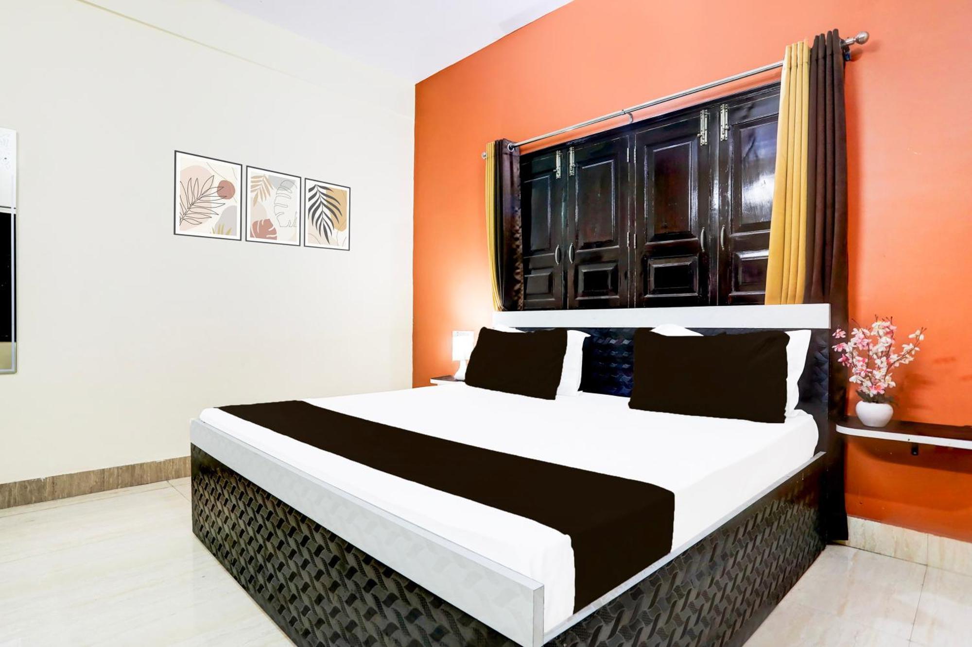 Hotel O R B Palace Varanasi Exteriör bild
