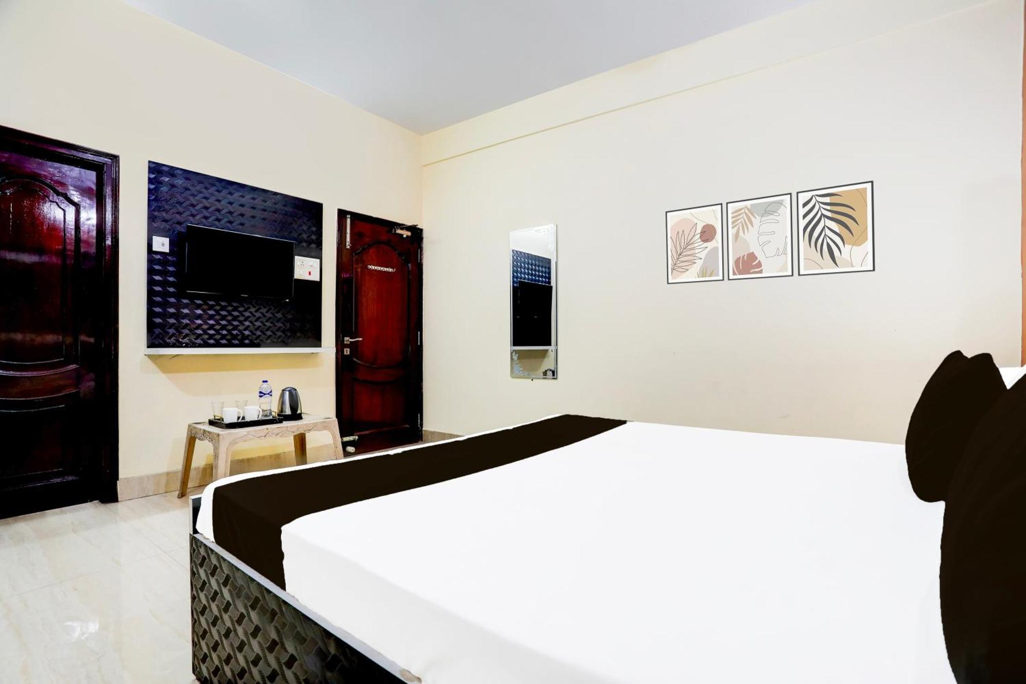 Hotel O R B Palace Varanasi Exteriör bild