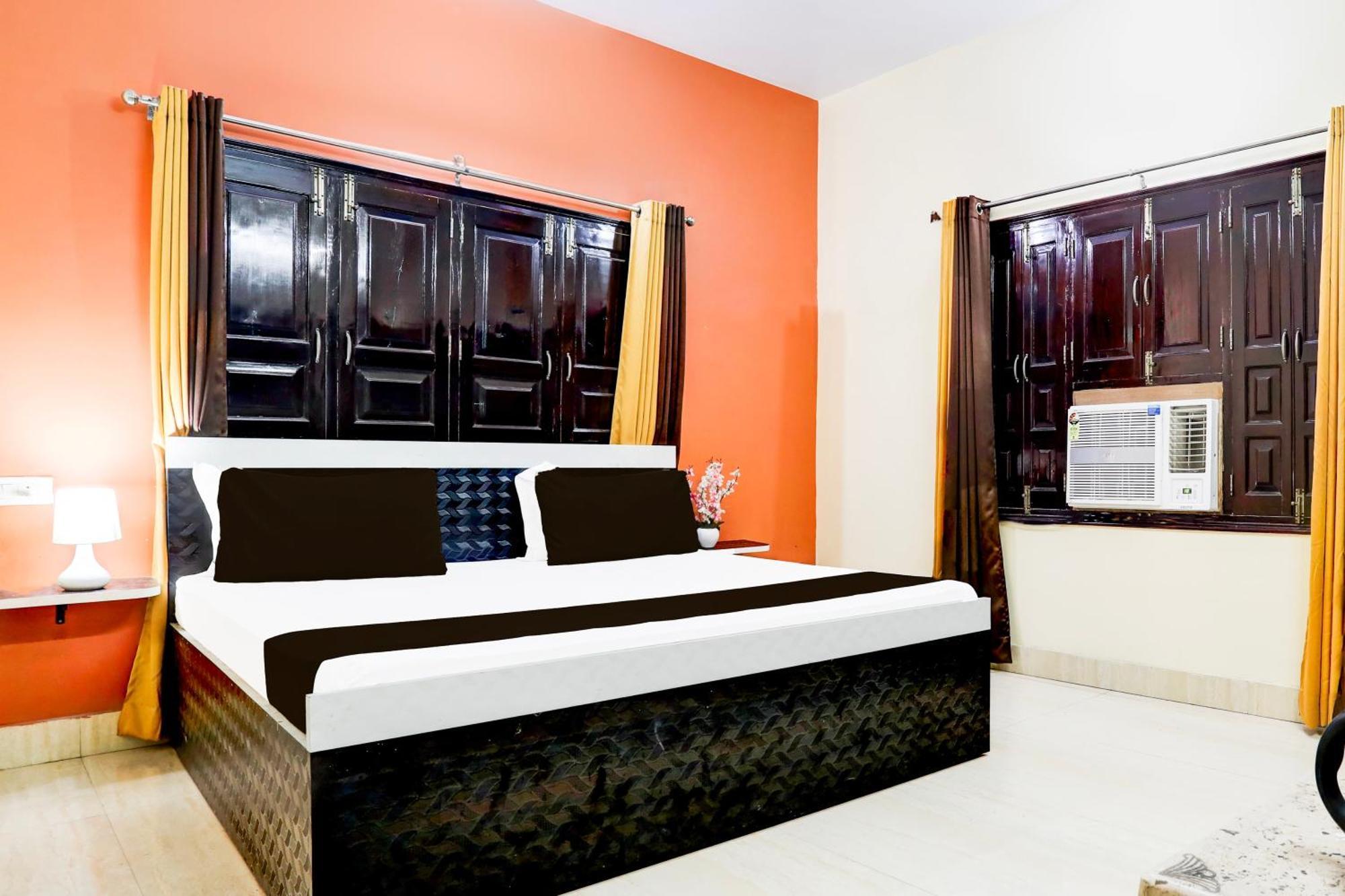 Hotel O R B Palace Varanasi Exteriör bild