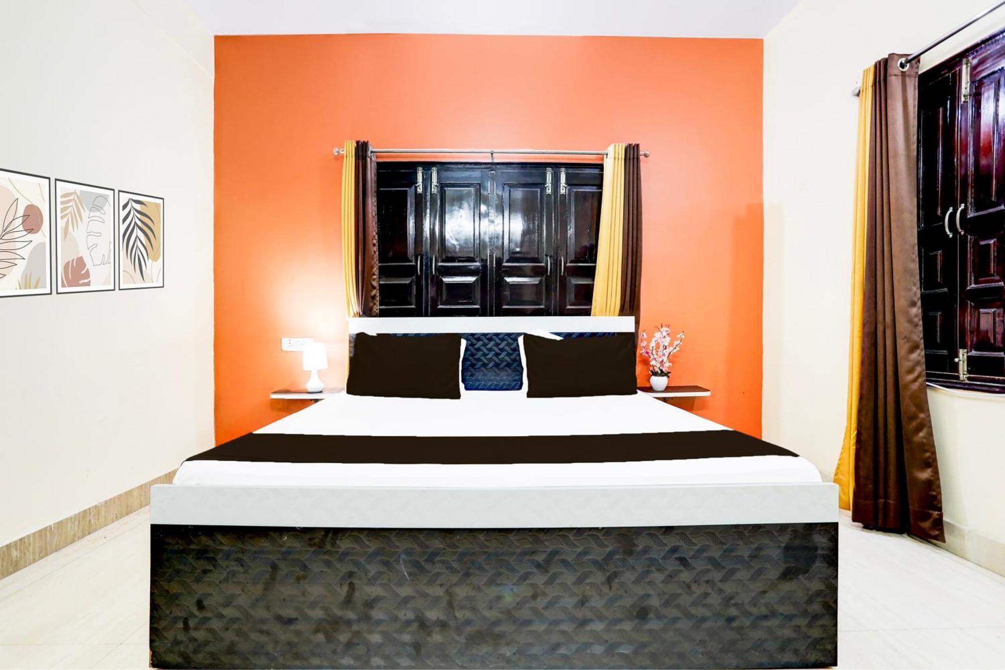 Hotel O R B Palace Varanasi Exteriör bild
