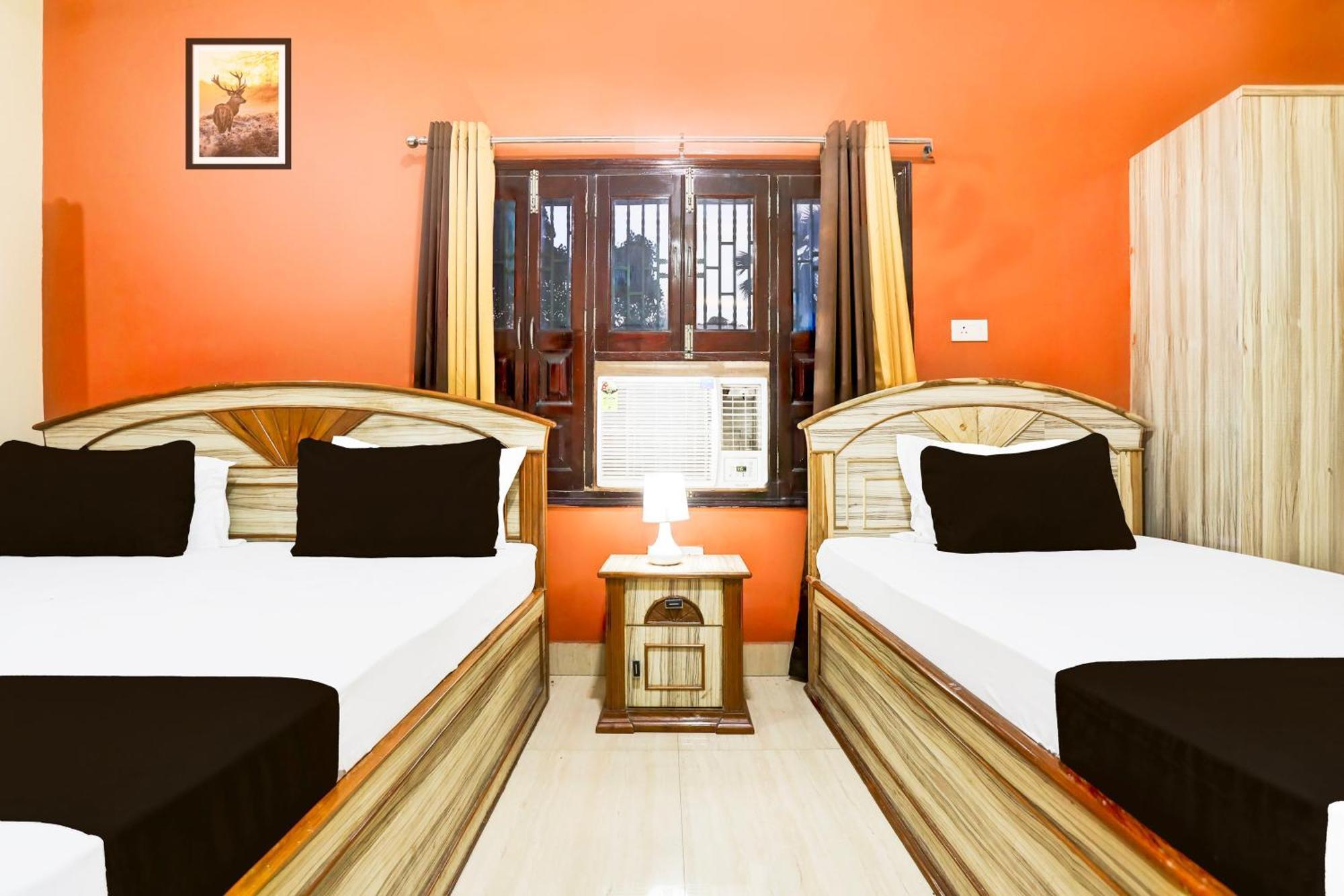 Hotel O R B Palace Varanasi Exteriör bild