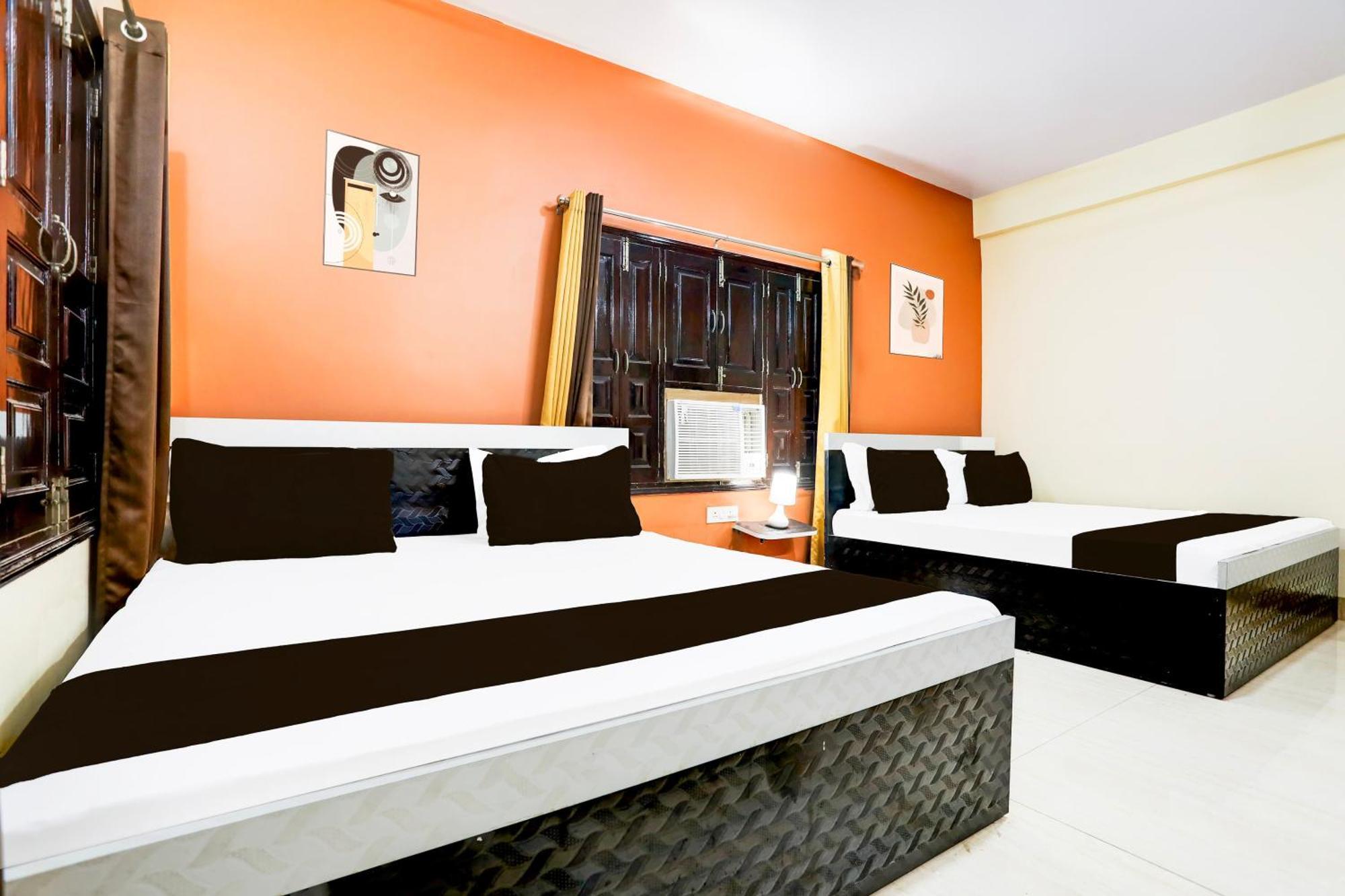 Hotel O R B Palace Varanasi Exteriör bild