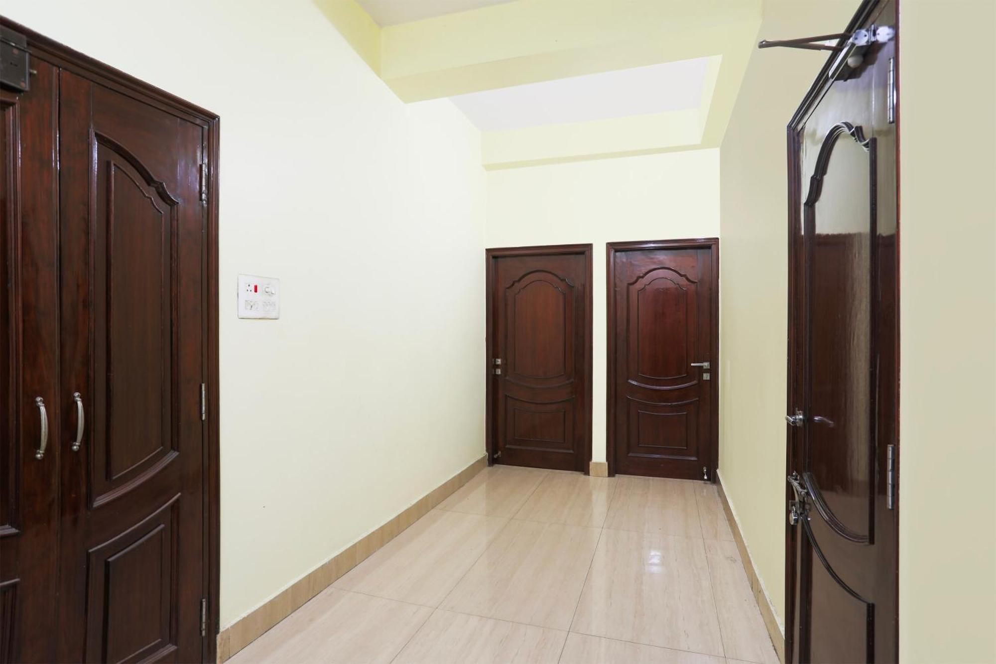 Hotel O R B Palace Varanasi Exteriör bild