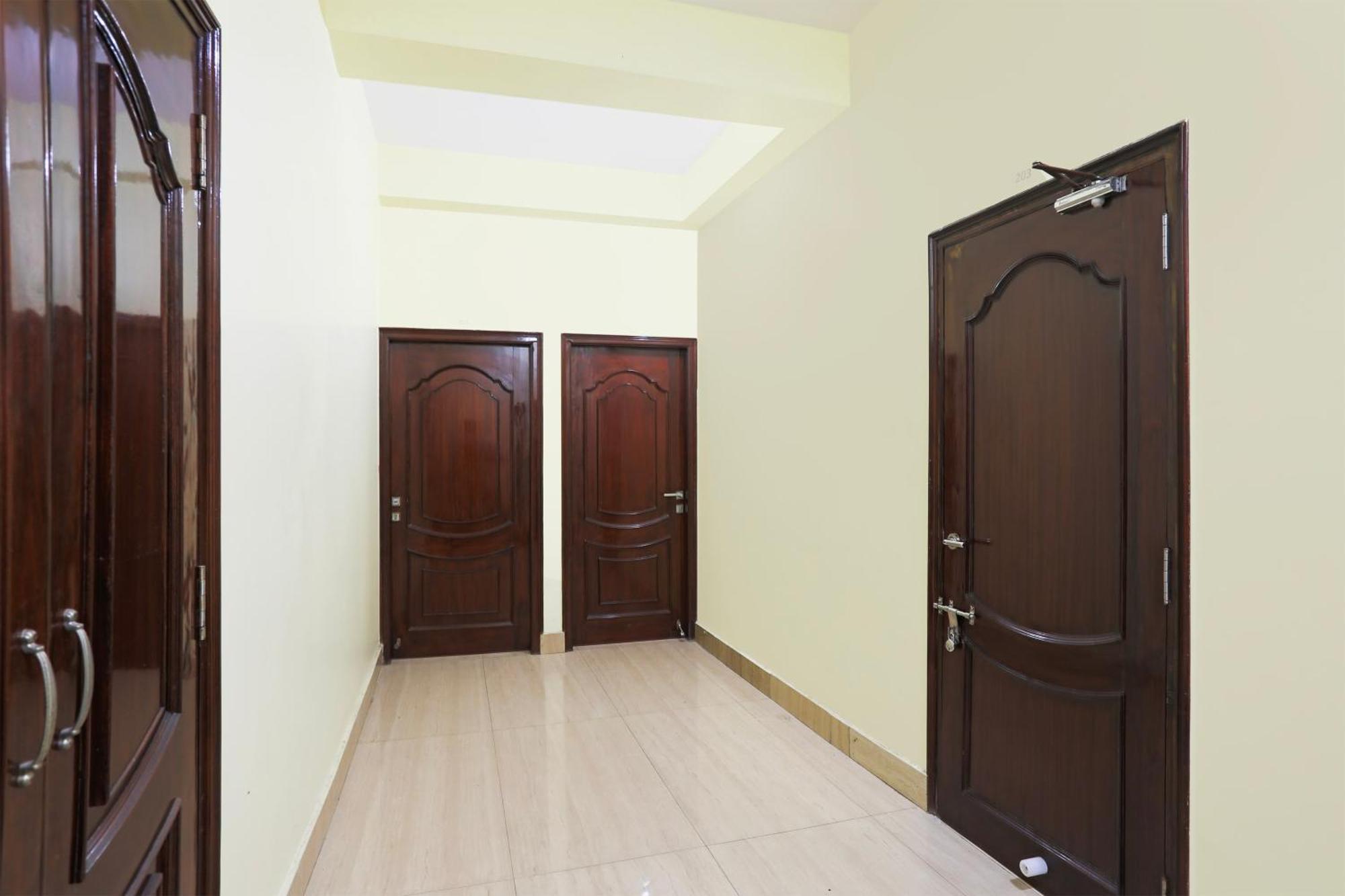 Hotel O R B Palace Varanasi Exteriör bild