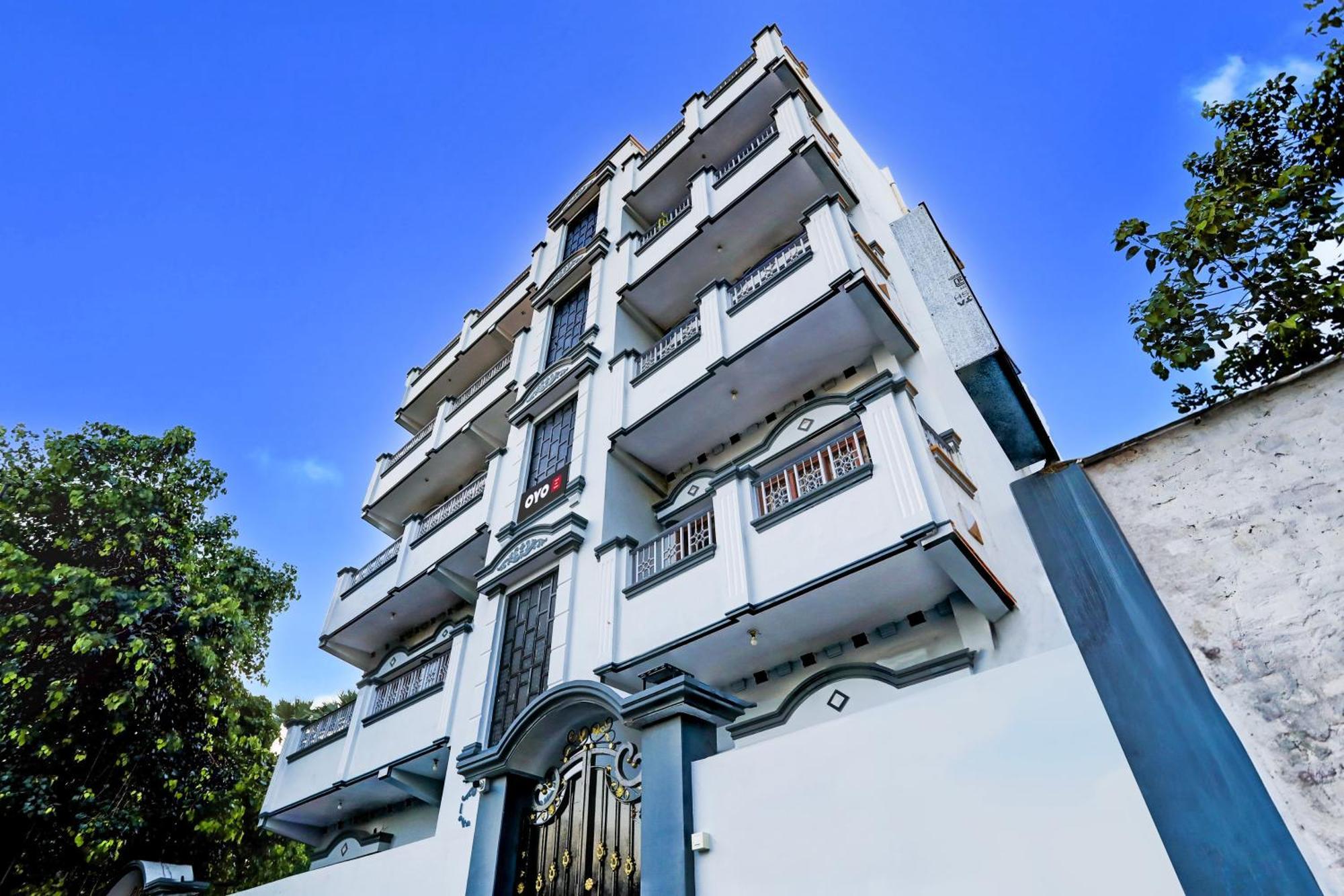 Hotel O R B Palace Varanasi Exteriör bild