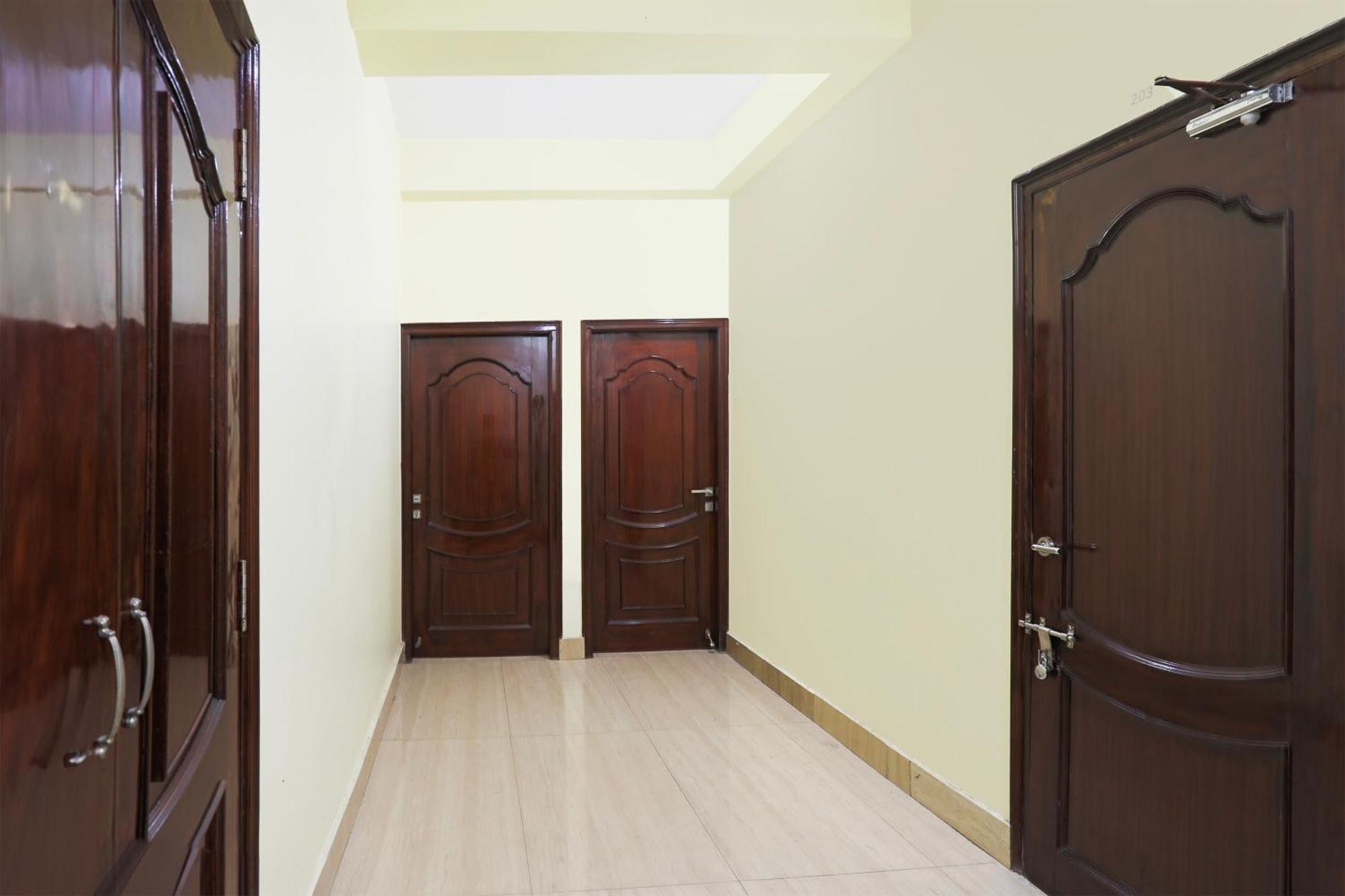 Hotel O R B Palace Varanasi Exteriör bild